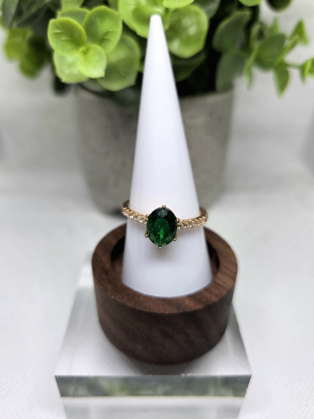 Gold Ring with Emerald Green Oval Gemstone